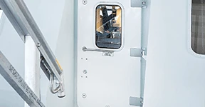 DOORS, HATCHES & CONSOLES